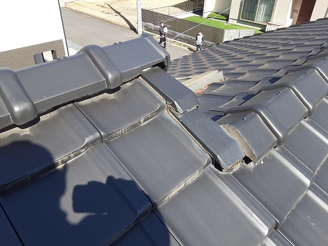 切妻屋根の棟違い